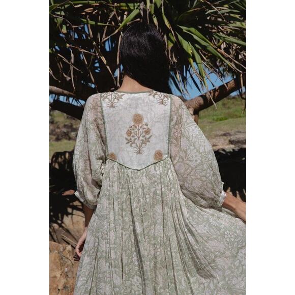 DAUGHTERS OF INDIA Diya Midi Dress in Pistacho Green Size XS - Picture 6 of 16